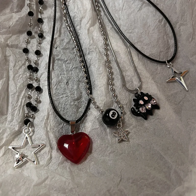 Gargantilla de cuero negro gótico clásico para mujer, collares con colgante de corazón de Torques, joyería de moda elegante, regalos de San Valentín