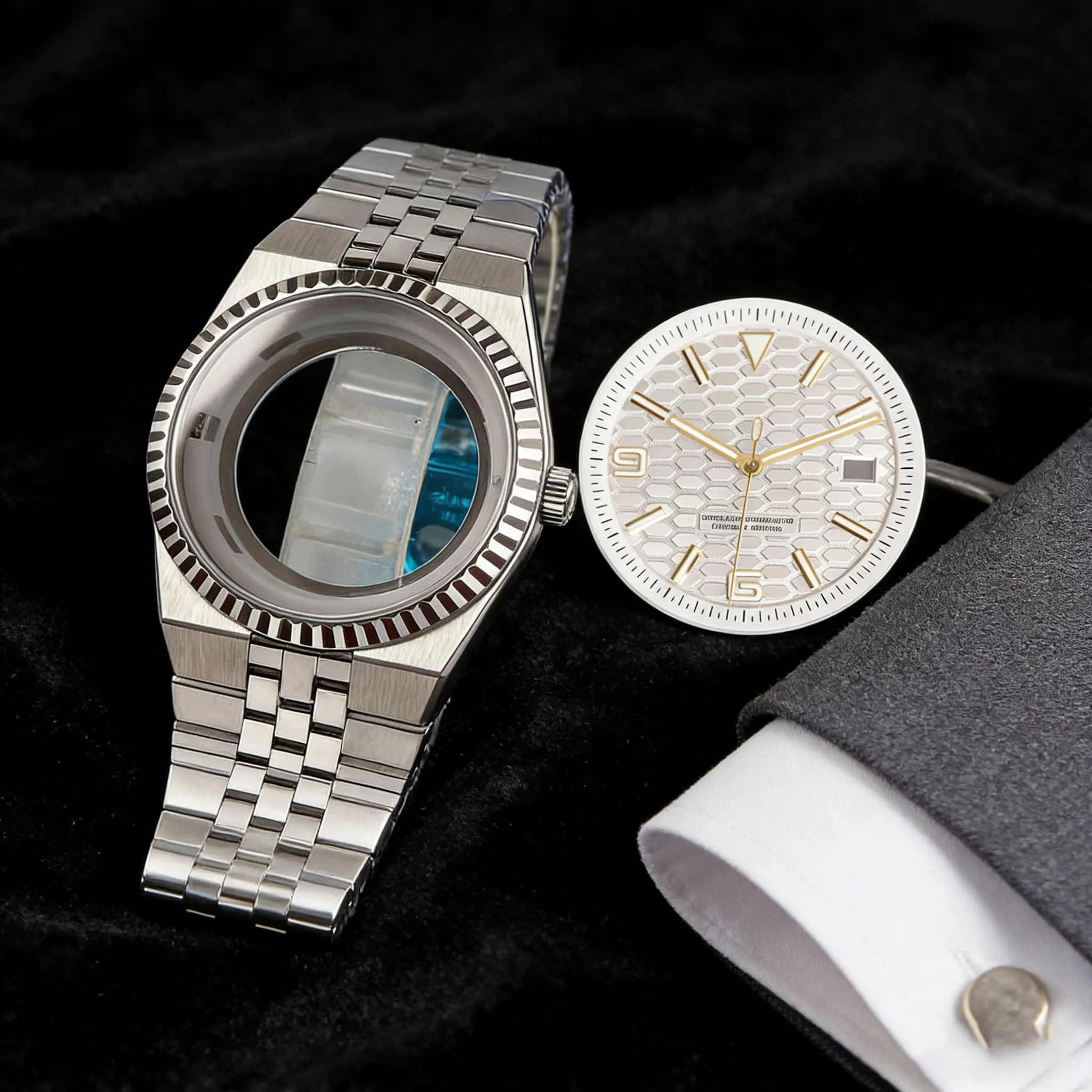 

Новый корпус часов Tandorio 41 мм с сапфировым стеклом и водонепроницаемым дном, циферблат 34 мм с сотовой структурой, совместим с механизмами NH35, NH36, NH38.