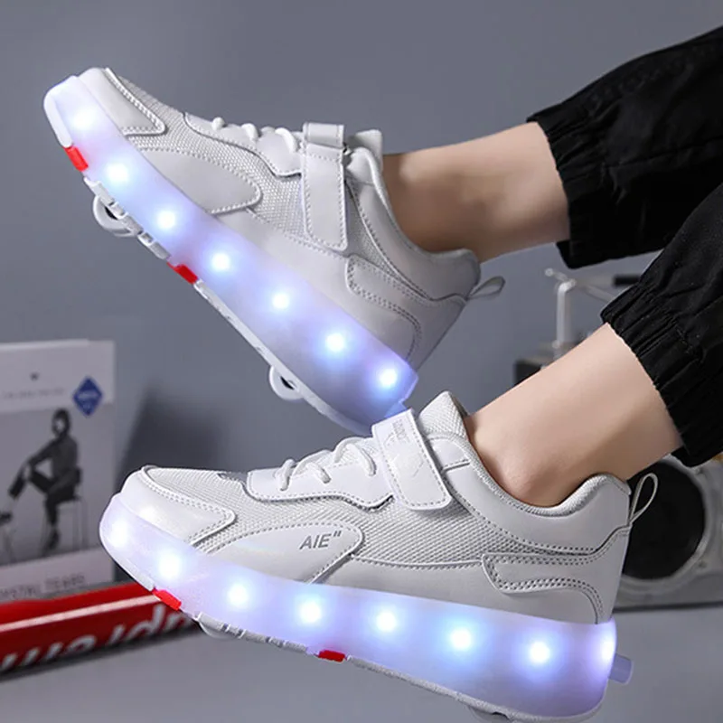 Chaussures de patin à roulettes avec lumière LED pour enfants, baskets de patinage en plein air pour garçons et filles, chaussures de patins à 4 roues, jouets à la mode, cadeau d'anniversaire