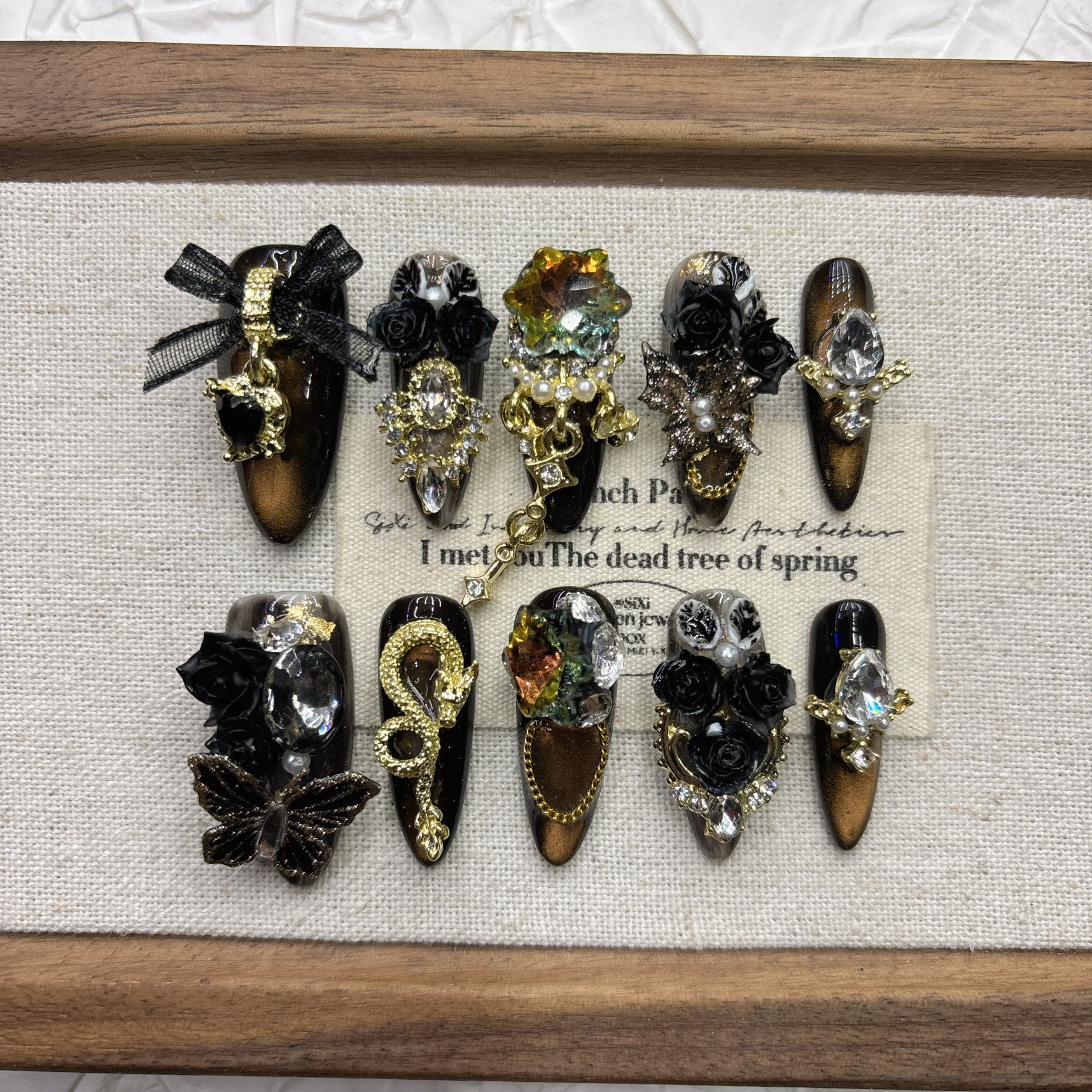 Zwart goud patroon gotische pers op nagels Heavy Duty handgemaakte 3D rozen iriserende diamanten Metalen accessoires Ideaal voor Gothic Hig