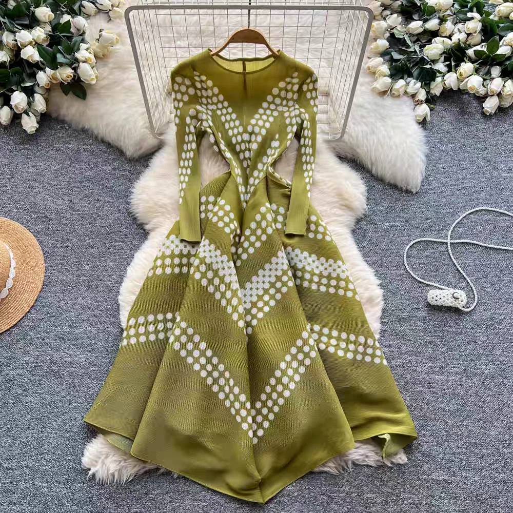 Elegant Polka Dot Pleated Dres - Ethnic Fashion Dress ulasan dan harga