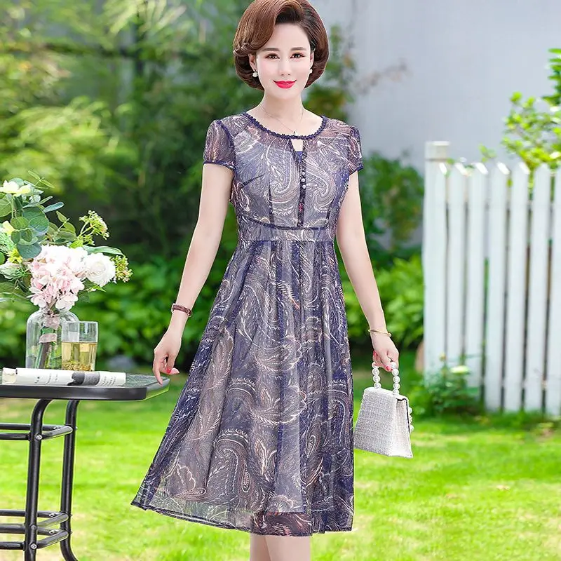 Elegantes Sommerkleid mit Spitzenkragen für Senioren