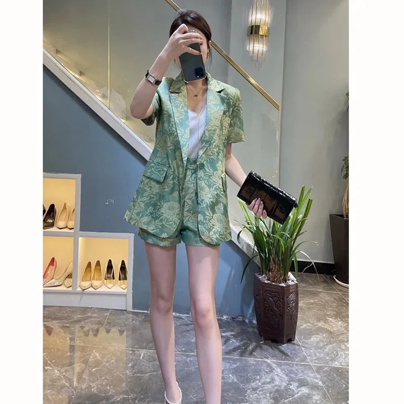 A celebrity Silk Printed Suit Shorts 2024 summer season new temperament female fry street small person two-piece set