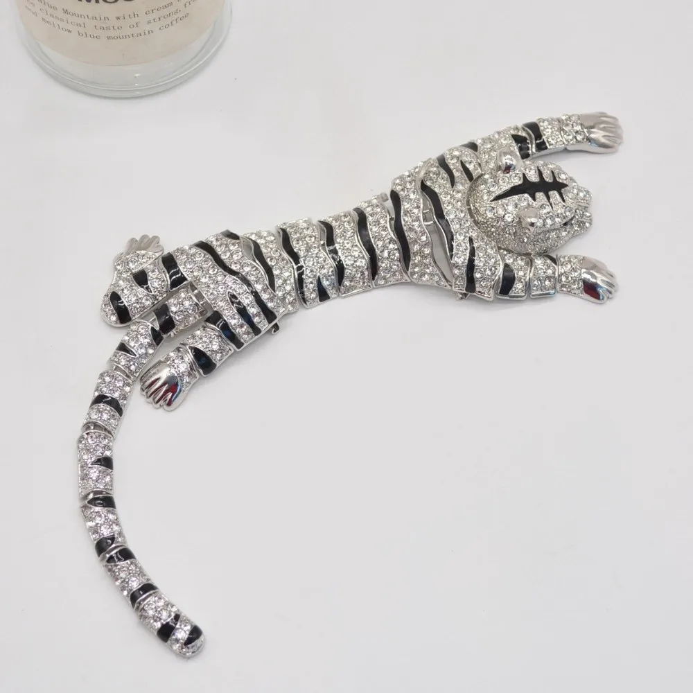 Elegant Shoulder Decor Brooch Rhinestone Light Luxury Large Tiger Brooch Exquisite Vintage Shoulder Flash Suit Accessories
