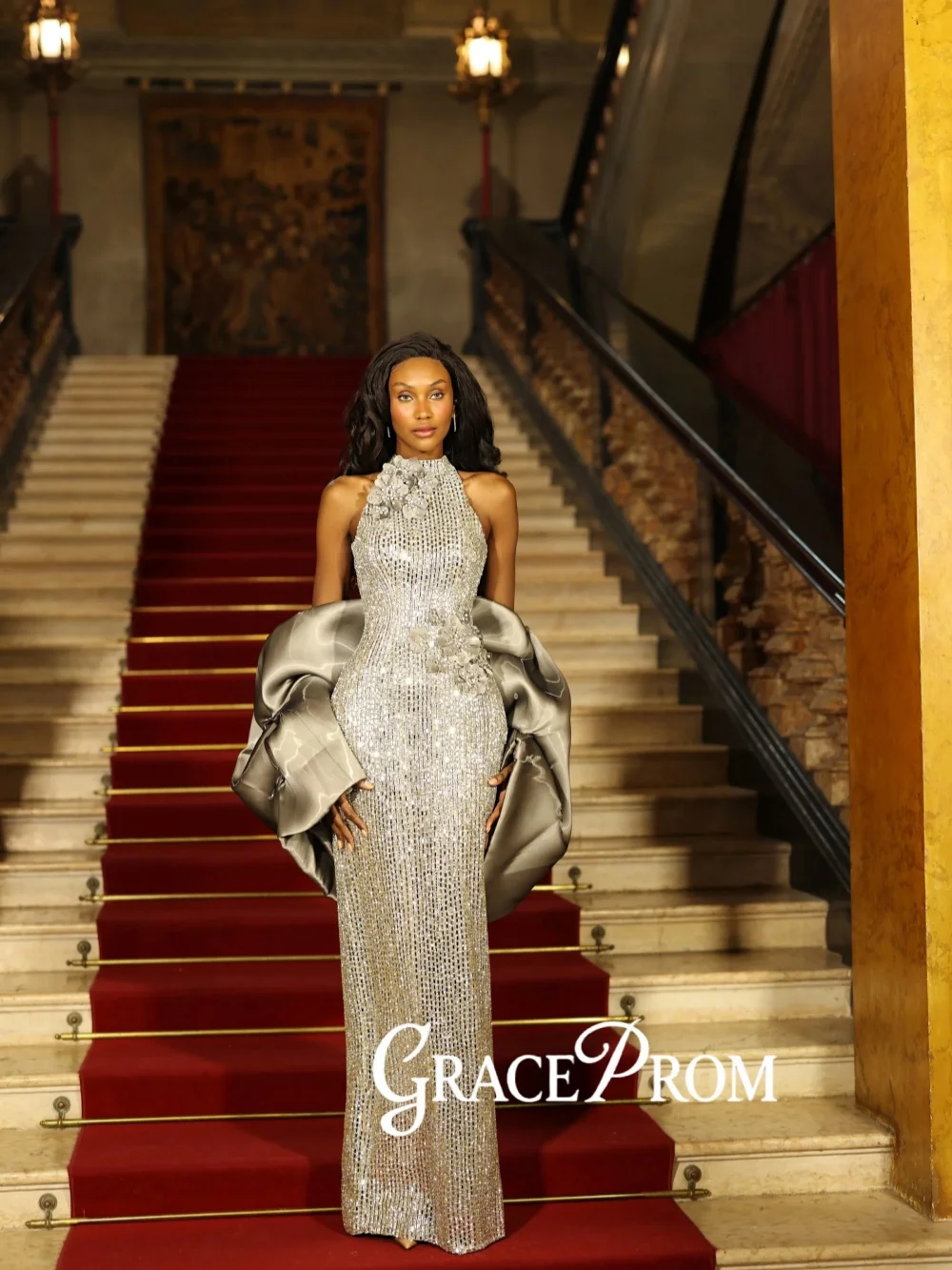 

Opulent Silver Crystal Evening Dress With Shawl Stylish Halter Long Wedding Party Gown New Customized Glamorous Red Carpet Gowns