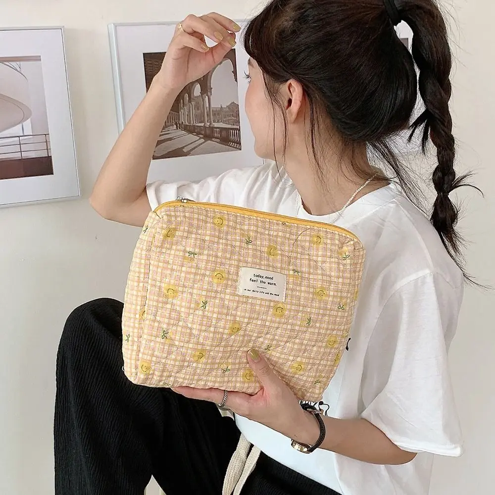 Korean Quilted Flower Makeup Bag Women Portable Toilet Bag Female Nappy Handbags Diaper Floral Organizer Storage Cosmetics Pouch