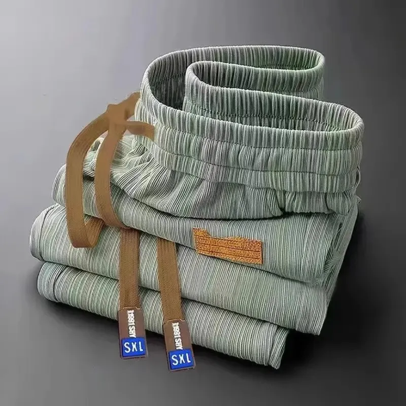 กางเกงลำลองผ้าไหมน้ำแข็งบางเฉียบสำหรับผู้ชาย กางเกงขายาวทรงตรงหลวมสบายสำหรับฤดูร้อน เหมาะสำหรับทำงาน ผลิตจากเส้นใยโพลีเอสเตอร์