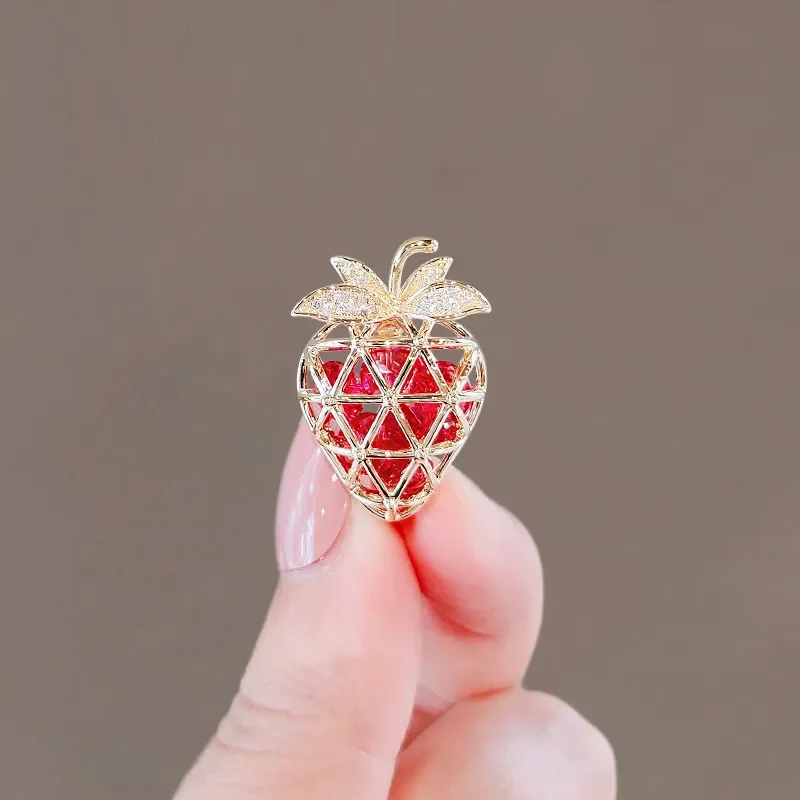 2026 Anti-light Brooch Women's High-end Japanese Sweet Strawberry Brooch High-end Women's Suit Pin Accessories Small Artifact