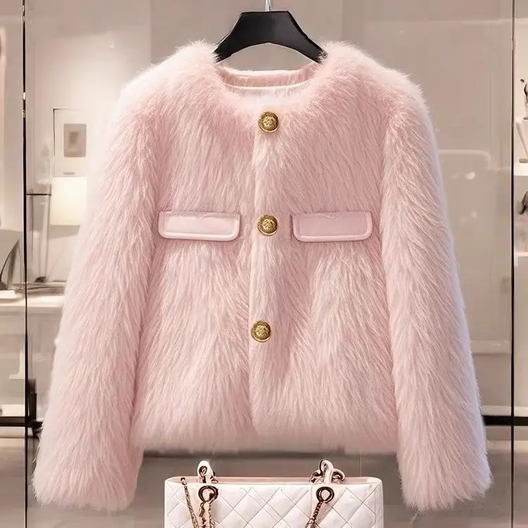 

Симпатичная и стильная розовая шуба ягненка для женщин зимы 2024, утолщенная с небольшим ароматом и теплая хлопковая куртка.