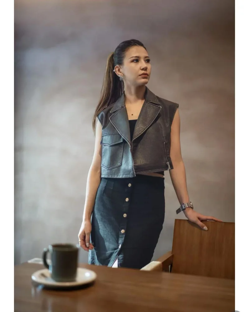 LIBIELIY 秋の新作レディース Y2k ファッションレトロオールドルーズバージョンラペルノースリーブイミテーションレザーショートベストクールベスト