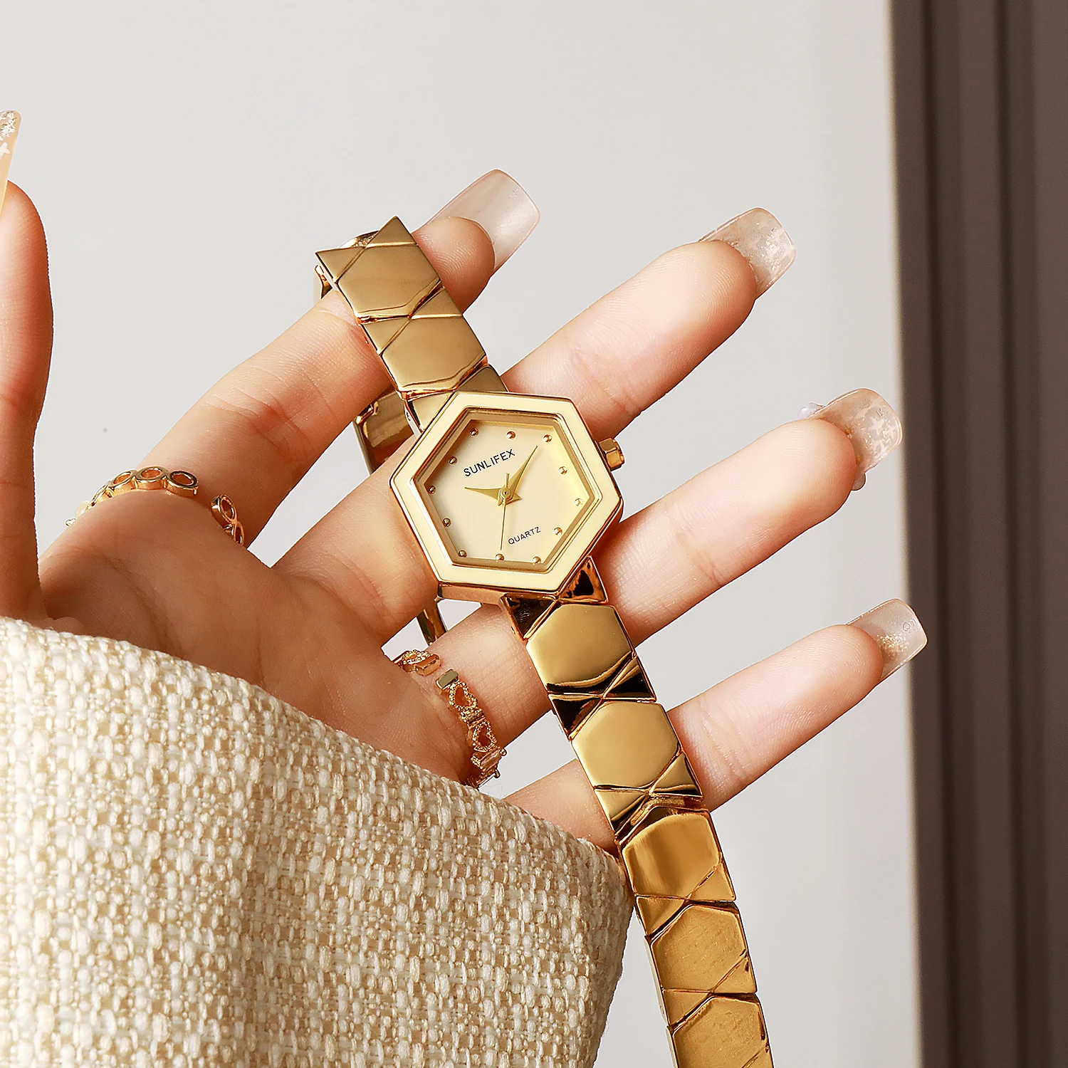 

Роскошные изысканные маленькие женские часы в средневековом стиле в стиле ретро с тонким стальным ремешком, золотой браслет, элитные женские часы