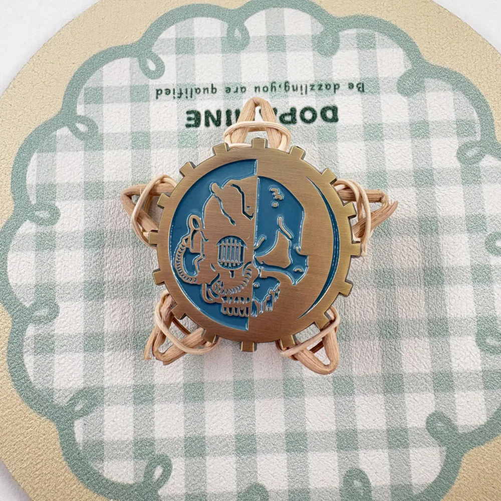 Warhammer 40k jeu d'échecs de table broche en relief en métal Mechanicus Empire organisation religieuse foi connaissance badge accessoires