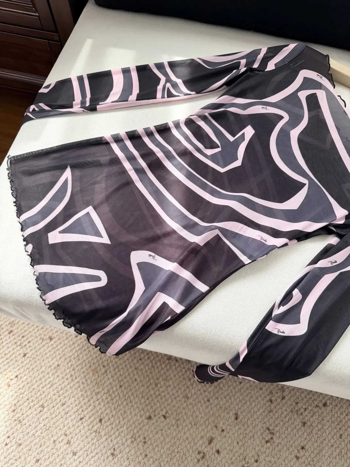 

High-end and elegant new vortex pattern surround printed black chiffon see through set