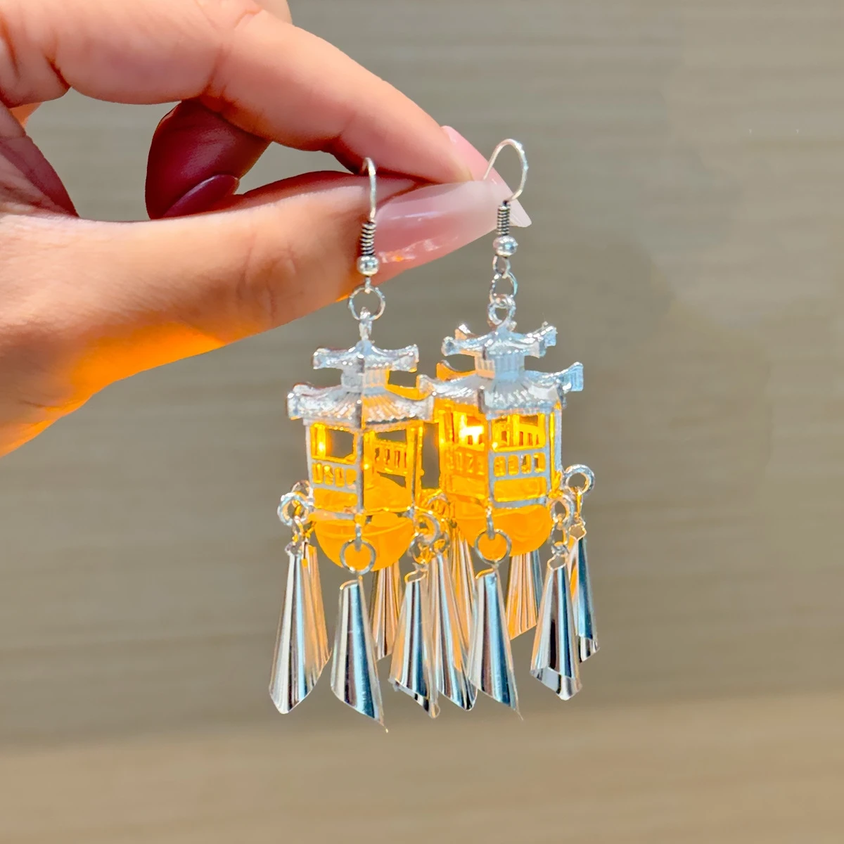 LATS Retro Alten Stil Leuchtende Palast Lampe Tropfen Ohrringe Quaste Glocken Silber Farbe Leuchten Schmuck Mode-Accessoires