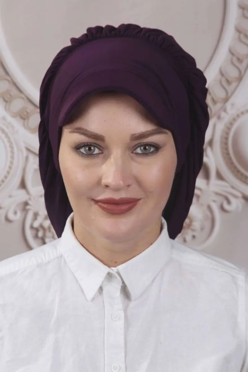 Drapierte hut design plum