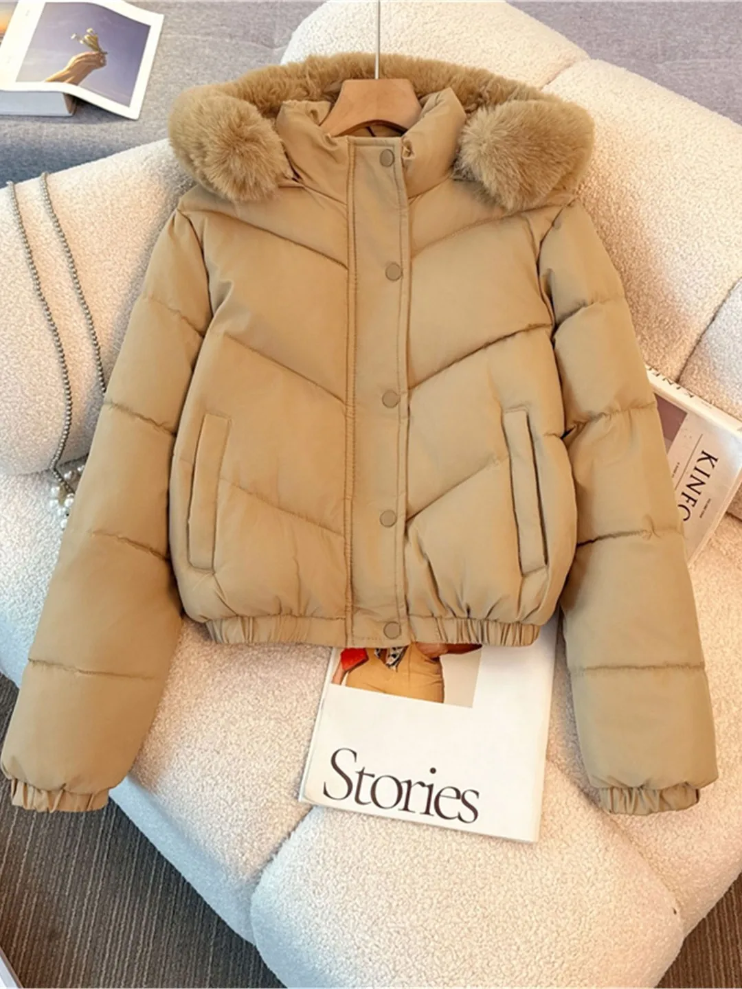 

Женская зимняя теплая куртка цвета хаки с капюшоном, утепленная хлопком, больших размеров, с плюшевым воротником, короткий рукав, корейский свободный крой, хлопковый пуховик