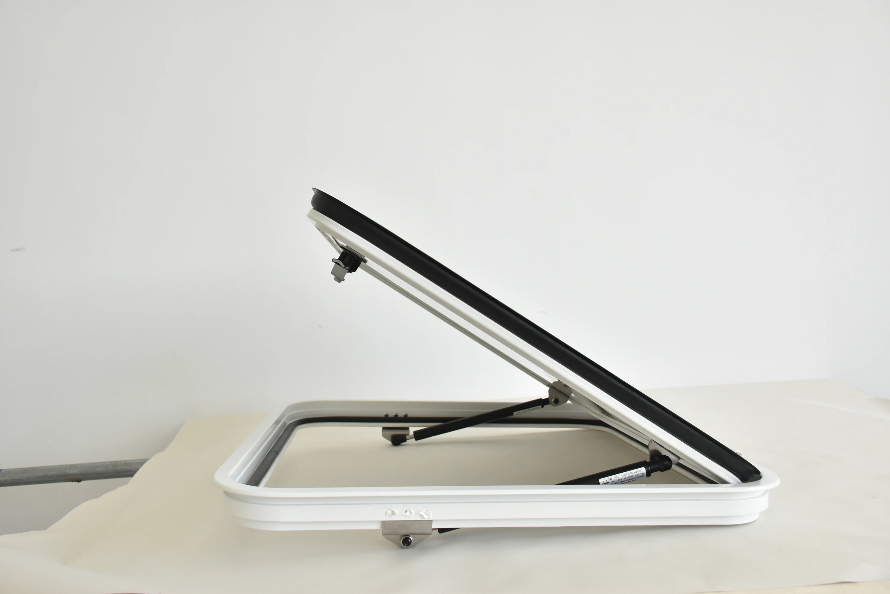 Puerta de carga RV con marco de aleación de aluminio de alta calidad, puerta lateral RV, puerta de maletero RV