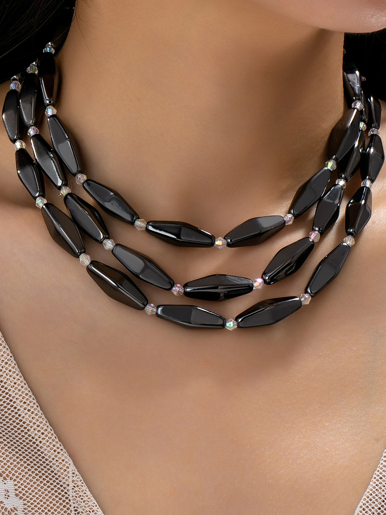A Stylish and Elegant Minimalist Multi-Layered Women's Necklace, Multi-Layered Matte Black and Gray Rhombus Beaded Necklace, a Women's Accessory Suitable for Evening Parties, Office Work, Dates, Daily Commuting, and Light Social Occasions