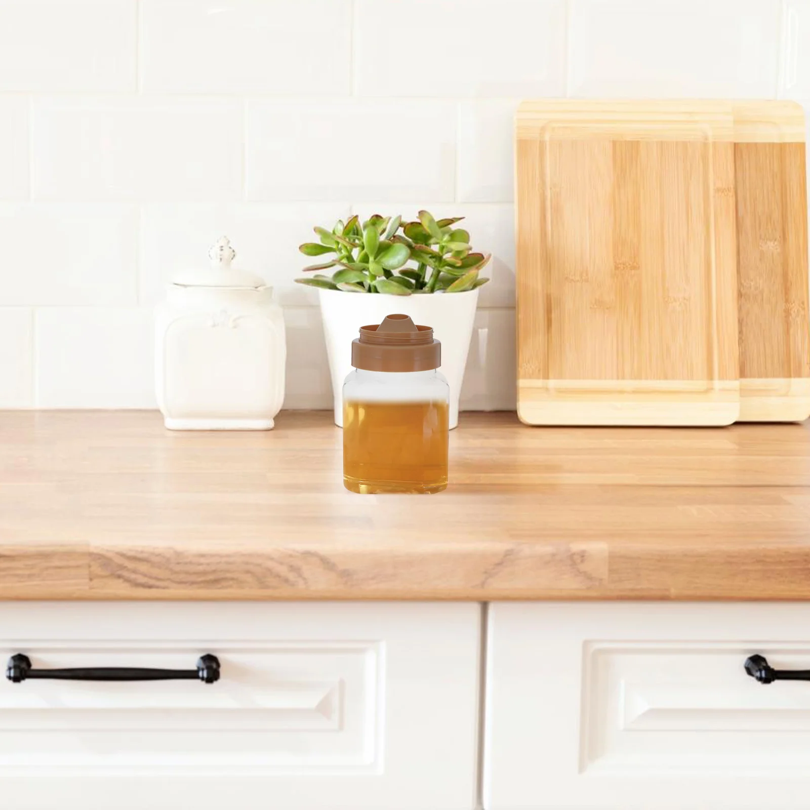 

4Pcs Transparent Reusable Plastic Honey Jar Lid Kitchen Use Picnic Accessories Clear Honey Bottles Sauce Container Condiment