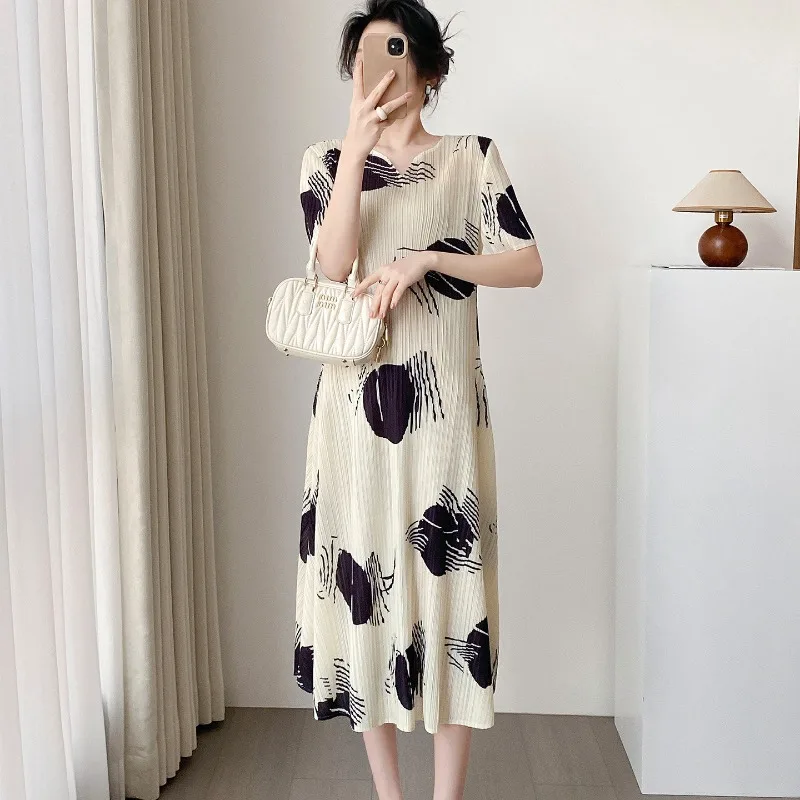 

Плиссированное платье Miyake 2026: Новинка Весны, с художественным принтом, свободного кроя, больших размеров, для женщин, с эффектом стройности талии, средней длины, элегантное, подчеркивающее фигуру