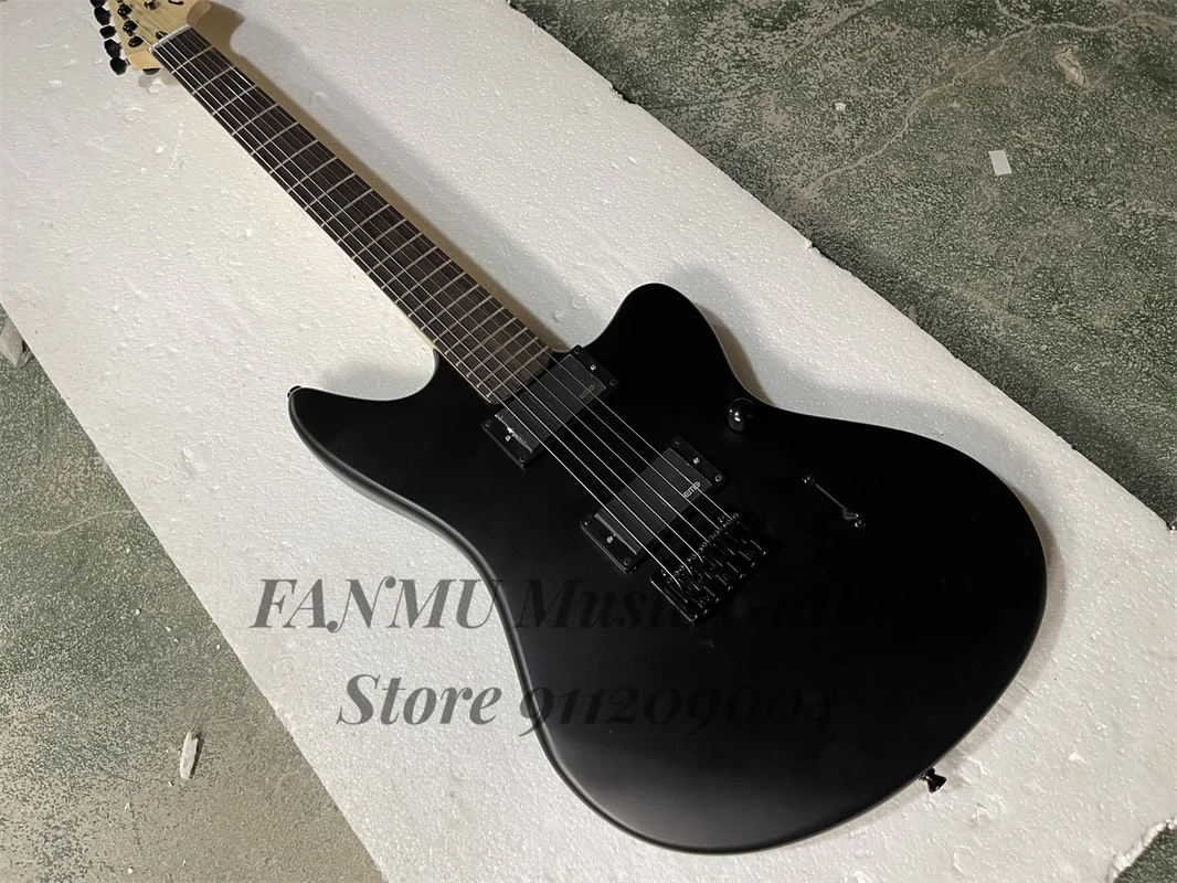 

Matte Black Electric Guitar Jag Basswood Body Maple Neck Rosewood Fingerboard 22 Frets Locked Tuners Fixed Bridge Colse Pickups