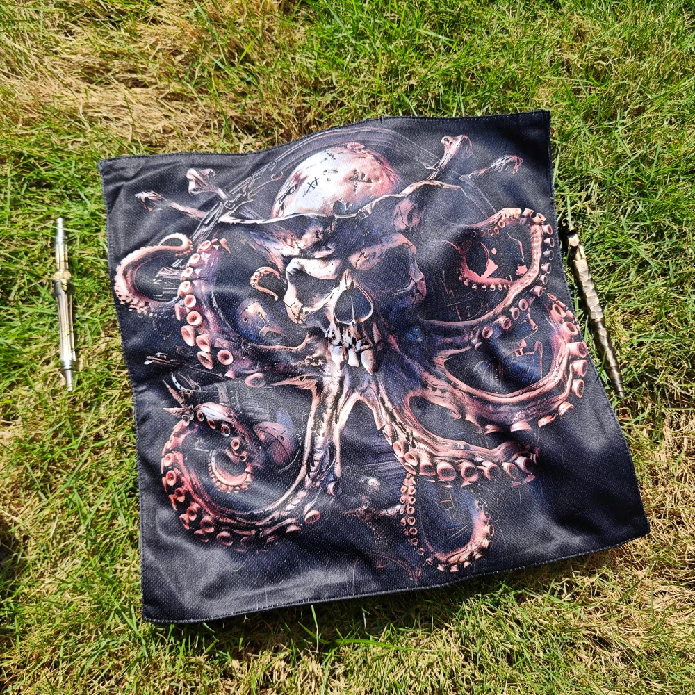 

Men's Square Handkerchief for Outdoors EDC Knife Beads Storage Decoration Octopus Pirate Pattern Dark Vintage Street Style
