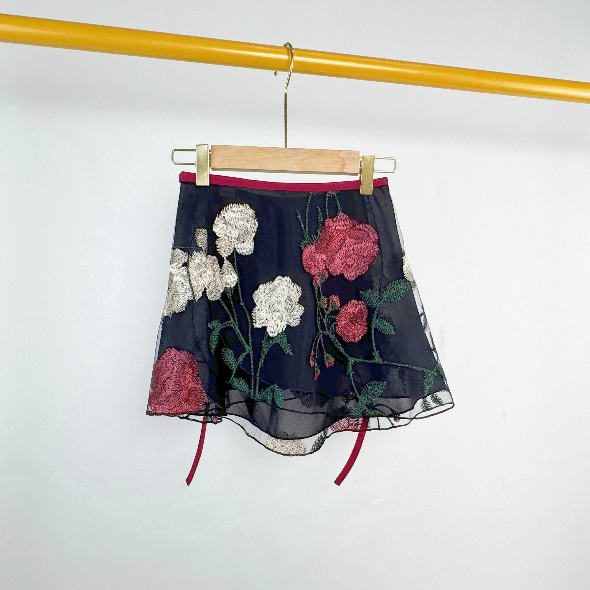 زي رقص باليه مخصص للأطفال قطعة واحدة تنورة رقص مطرزة بأربطة زي أداء فريق التدريب الأساسي