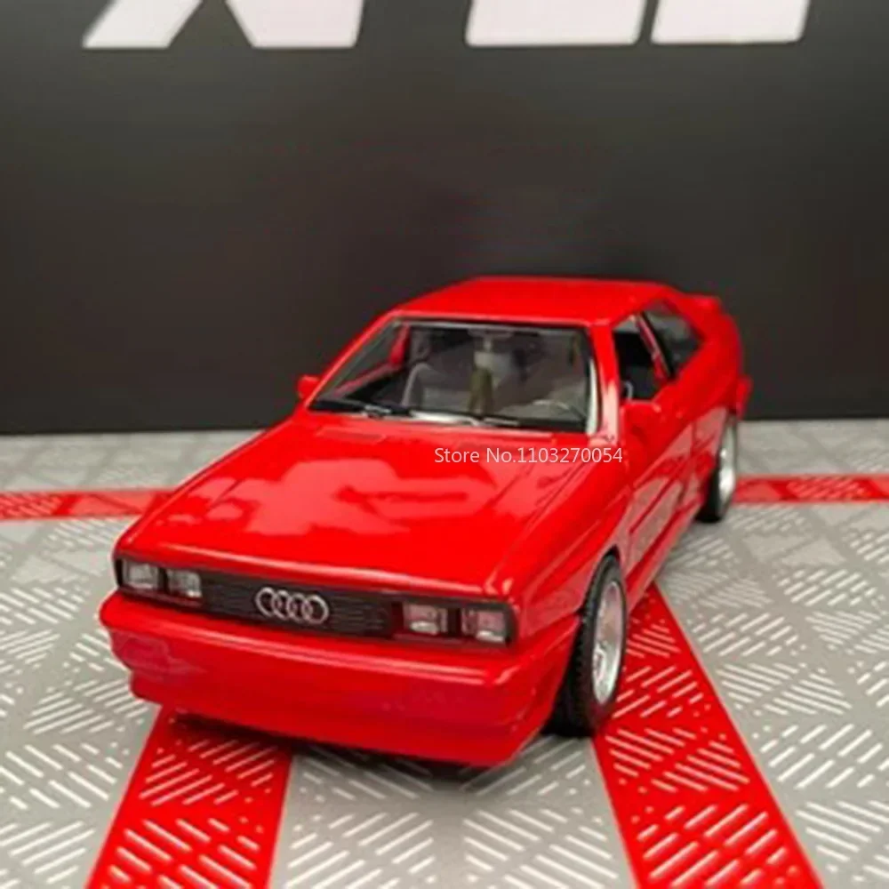 1:36 Audi Quattro 1980 liga modelo de carro de brinquedo portas fundidas abertas puxar para trás pneus de borracha veículo em miniatura para crianças presente de natal