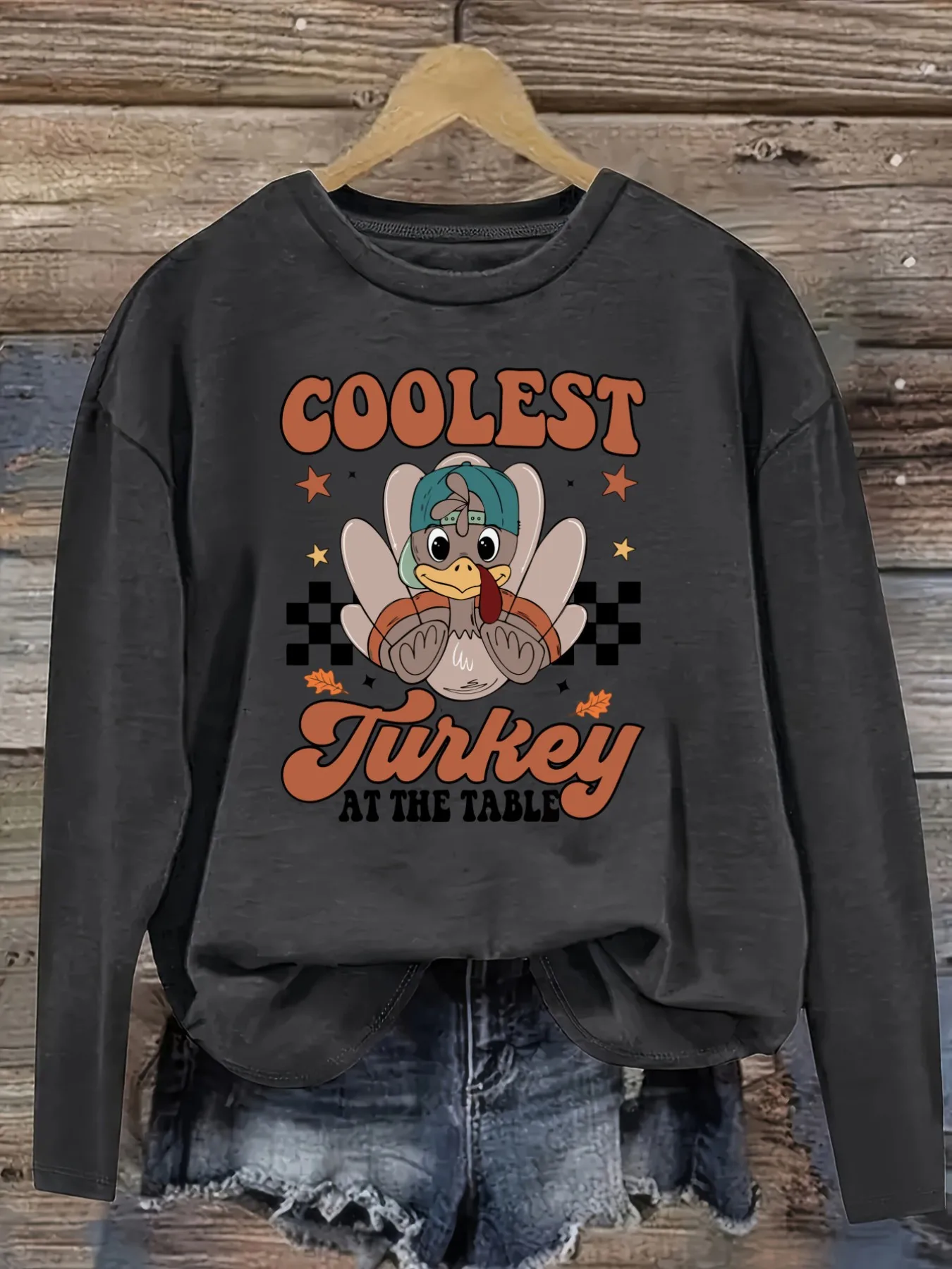 Women's Casual Long Sleeve Crew Neck T-Shirt Coolest Turkey At The Table Design, Round Neck Women's Clothing, Machine Washable, Slightly Elastic, Loose Fit, Spring Autumn Winter Women's T-Shirt, Halloween Costume Outfit