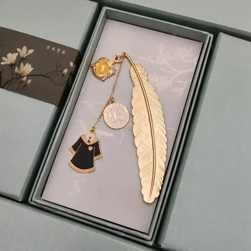 Harried Potter Exquisite Bookmark Gold Feather Snitch Hogwarts Hufflepuff Ravenclaw Slytherin Gryffindor Pendant Tassel Bookmark view 5