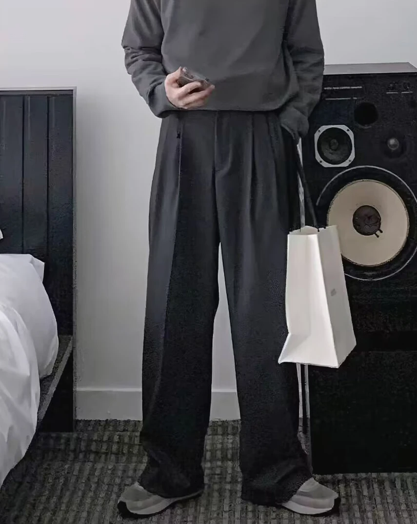 

Мужские брюки свободного кроя в европейском стиле, прямые штанины, не мнутся, не требуют глажки, дизайн Sensation West, молодежный стиль, элегантность.