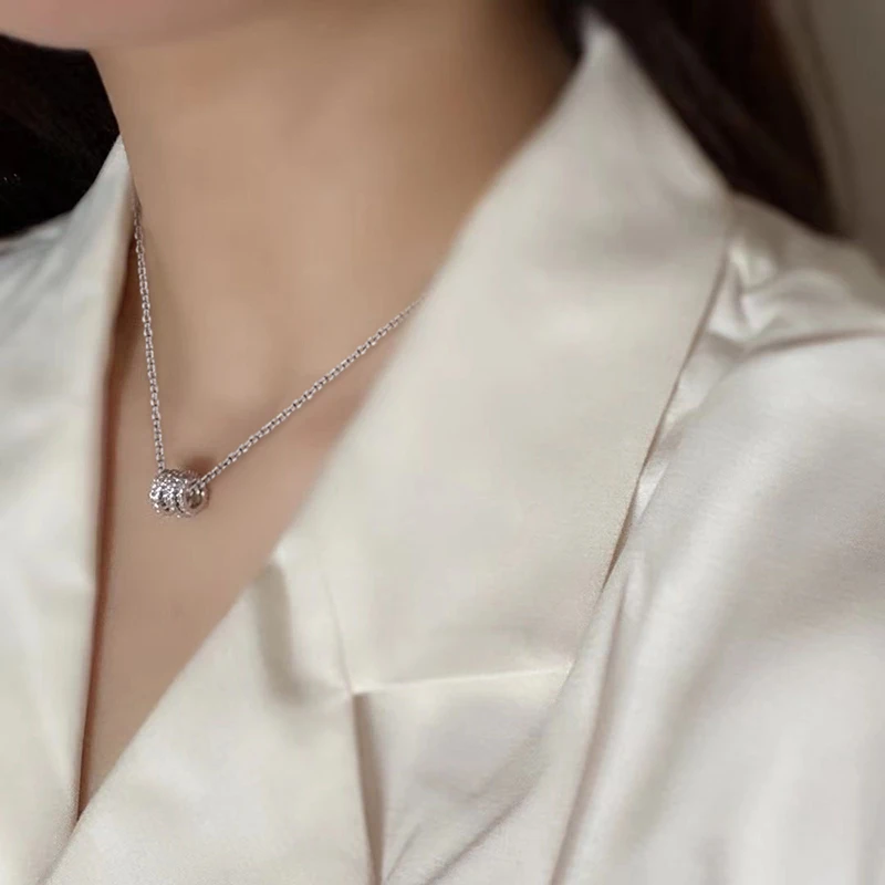 Huitan المرأة فضية اللون قلادة قلادة متعددة الدوائر تصميم موضة حفل زفاف اكسسوارات يتوهم مجوهرات يومية متعددة الاستخدامات #3