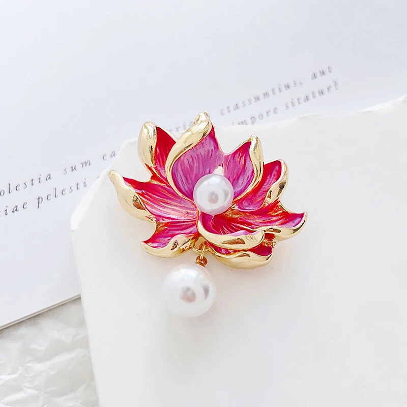 جديد النمط الصيني لوتس بروش تقليد اللؤلؤ قلادة الوردي زهرة النبات دبابيس المرأة مأدبة الملابس والمجوهرات والاكسسوارات هدية