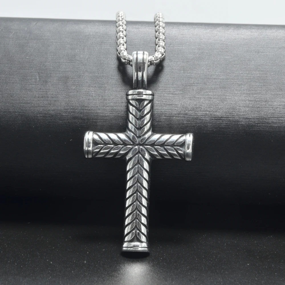 Religious Vintage Stainless Steel Cross Pendant Necklace for Christan Brothers Sisters Solemn Packaging Gift for Loved Ones