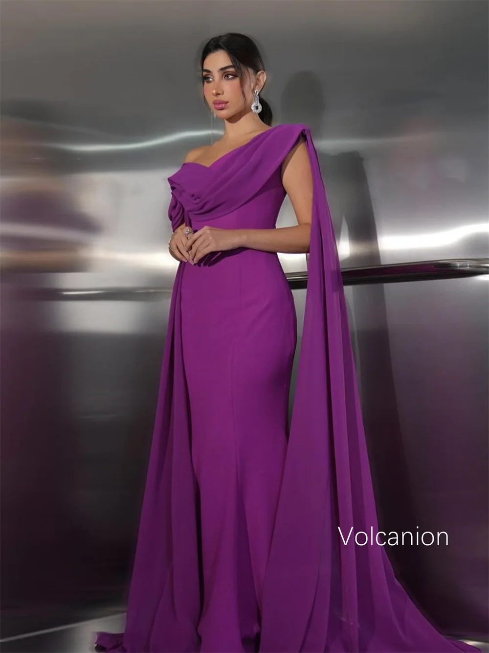 Sukienki na zamówienie: formalne, plisowane, syrenka, z jednym ramieniem, długie, na specjalne okazje, dla celebrytów, proste, w stylu rustykalnym, modne.