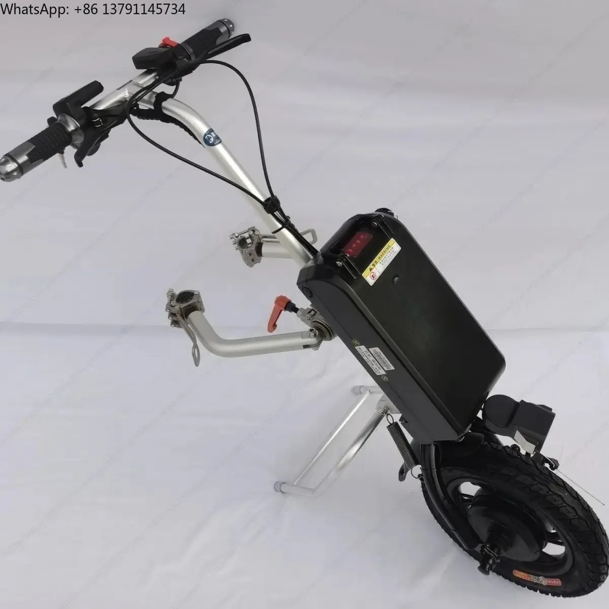 Lightweight driving head sports wheelchair with a portable and convenient front end
