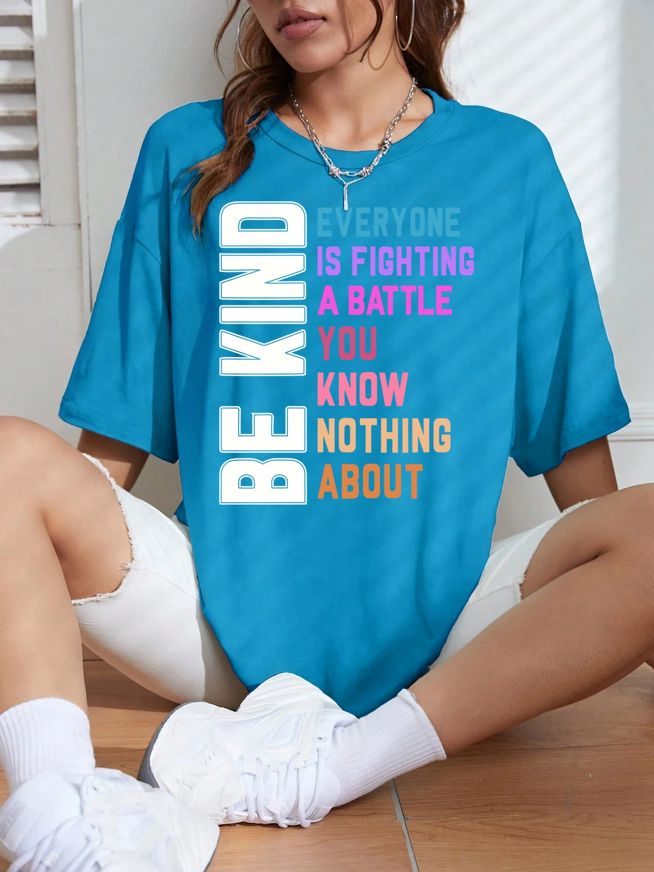 

Женские футболки с цветным буквенным принтом Be Kind, универсальная спортивная одежда в стиле хип-хоп, повседневная хлопковая футболка Y2K, одежда