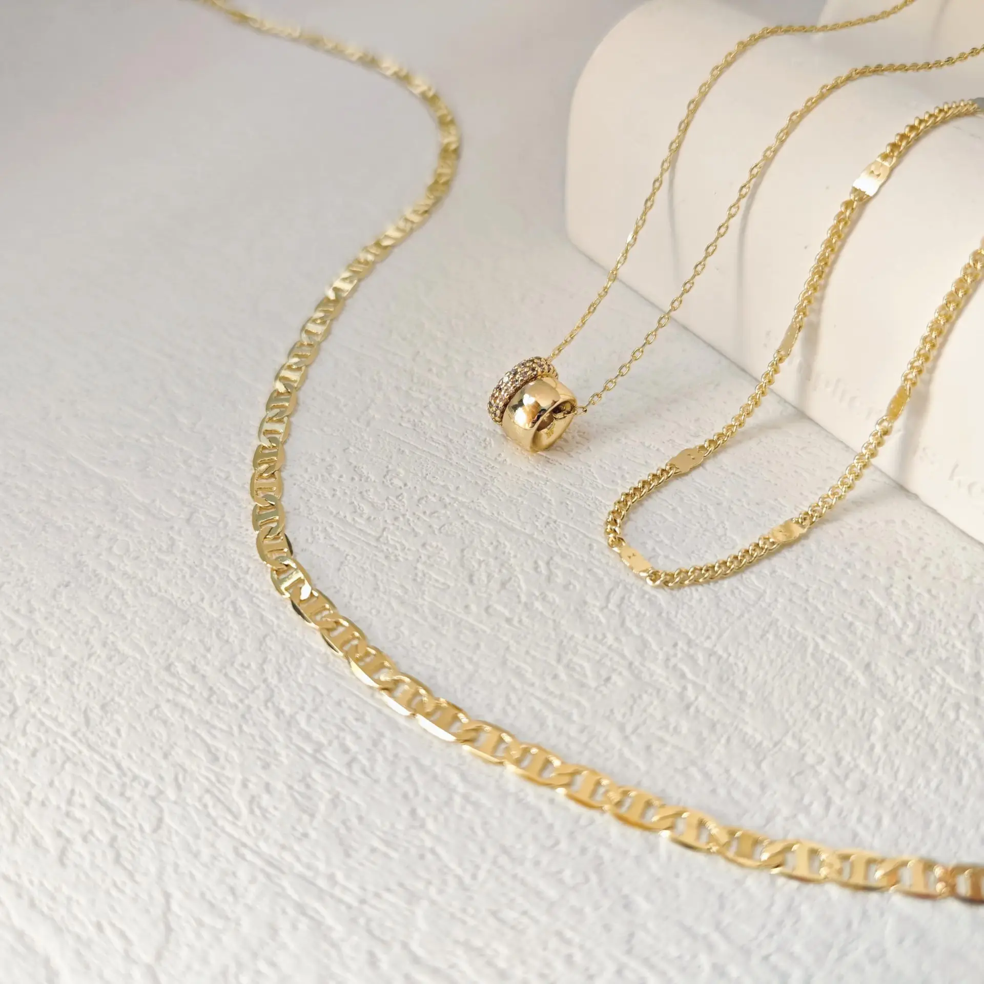 قلادة LENNIK الفاخرة ذات الدائري المزدوج للنساء، تصميم مرصع بالزركون، قلادة أنيقة بحلقة مزدوجة، مجوهرات عصرية متعددة الاستخدامات