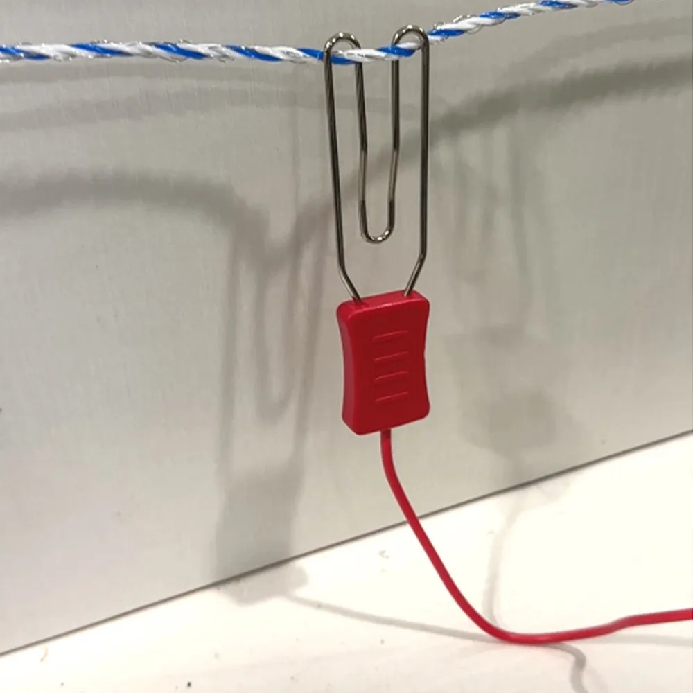 Red and Black Electric Fence Tape Connector Easy Install Compact Electric Tape Connector Hook Type Stainless Steel