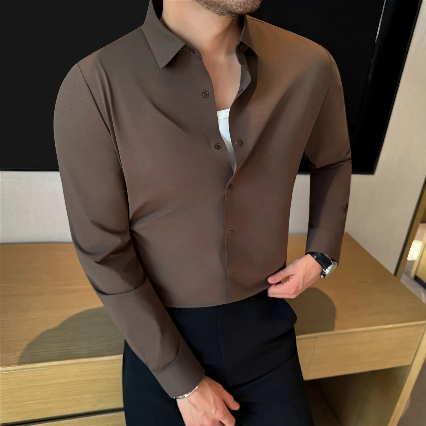 

Высококачественная бесшовная эластичная повседневная рубашка для мужчин, однотонная, с длинным рукавом, приталенного кроя, удобная, дышащая, деловая рубашка-поло.