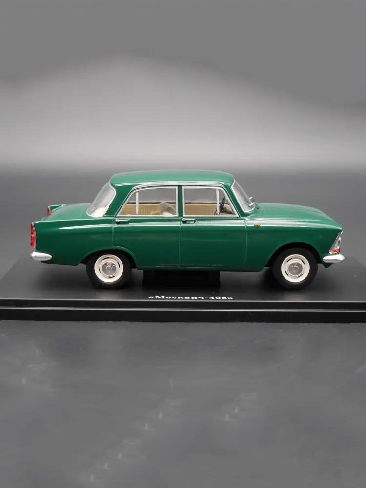 Diecast 1:24 Scale IXO Moskvich 408 Alloy Vehineรุ่นสําเร็จรูปจําลองคอลเลกชันตกแต่งของขวัญของเล่นจอแสดงผล