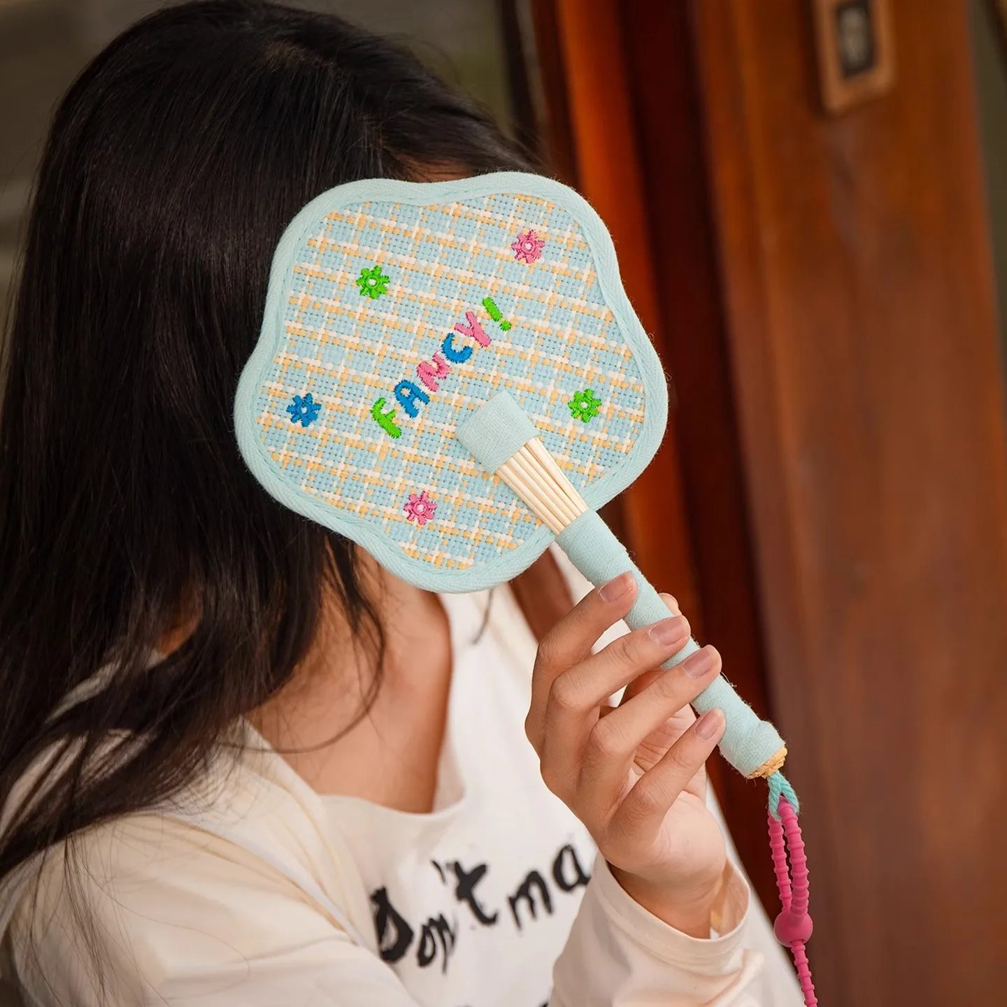 Colorful Floral Embroidery Handwoven Fan – Retro Portable Shaking Fan, Photo Prop & Bag Charm for Beach/Picnic/Office