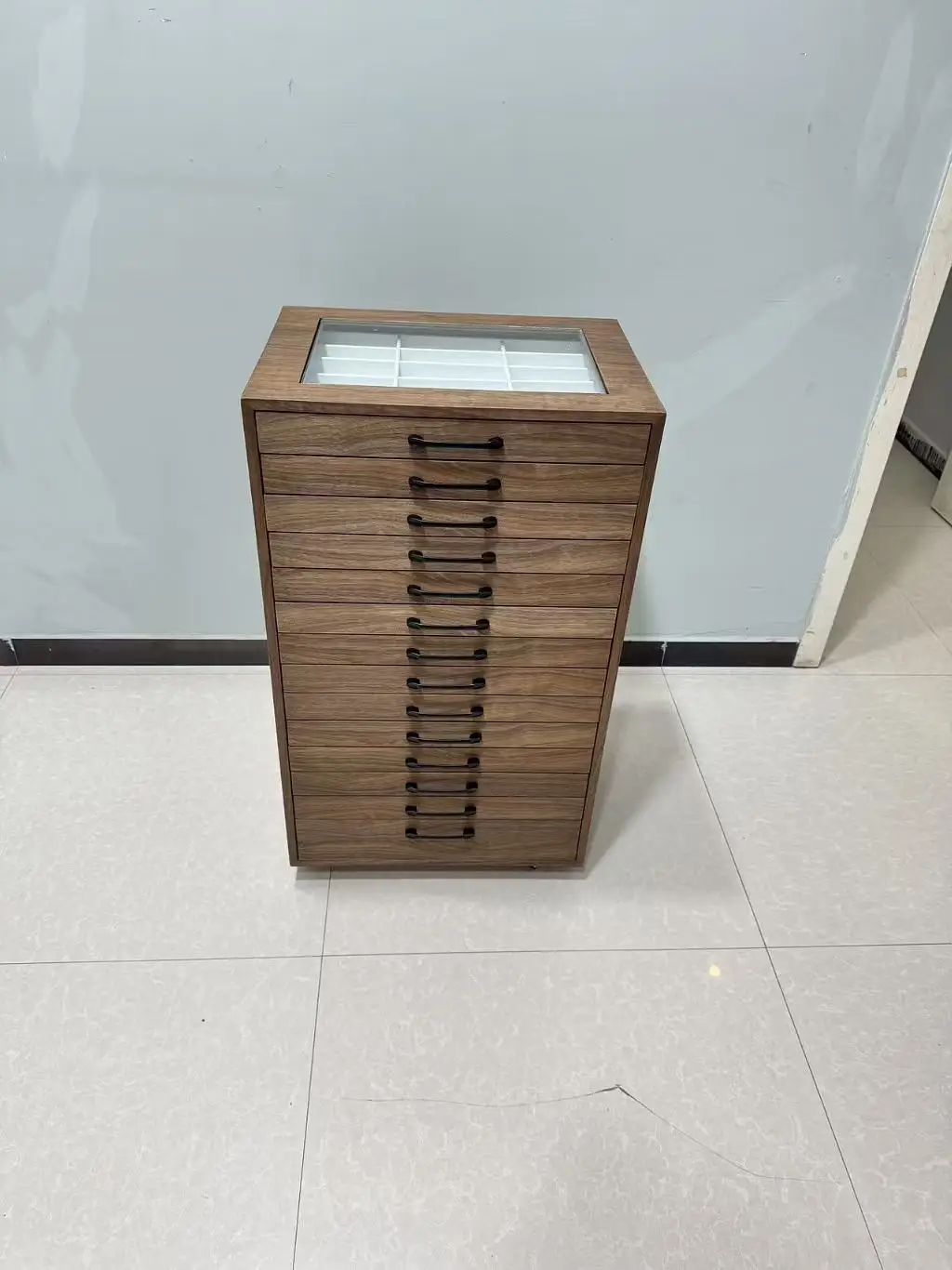 خزانة عرض النظارات، خزانة عرض، لمسة نهائية من خشب الجوز الطبيعي الجديد، جلد داخلي متين ممتاز #5