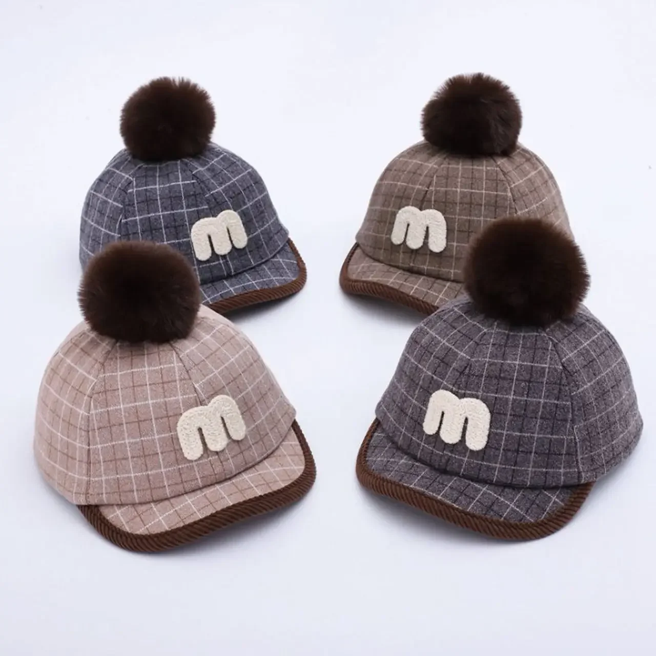 

Осенне-зимняя детская бейсбольная кепка, черные клетчатые шапки с утиным языком, милые мягкие плюшевые шарики для маленьких мальчиков и девочек, солнцезащитные шапки