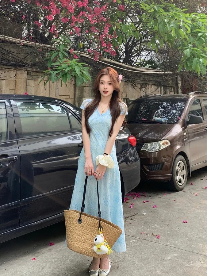 

plus Size Lace Embroidery Dress V-Neck Waist Cinching Slimming Design Belted Long Skirt Korean Style A-Line Summer Dress