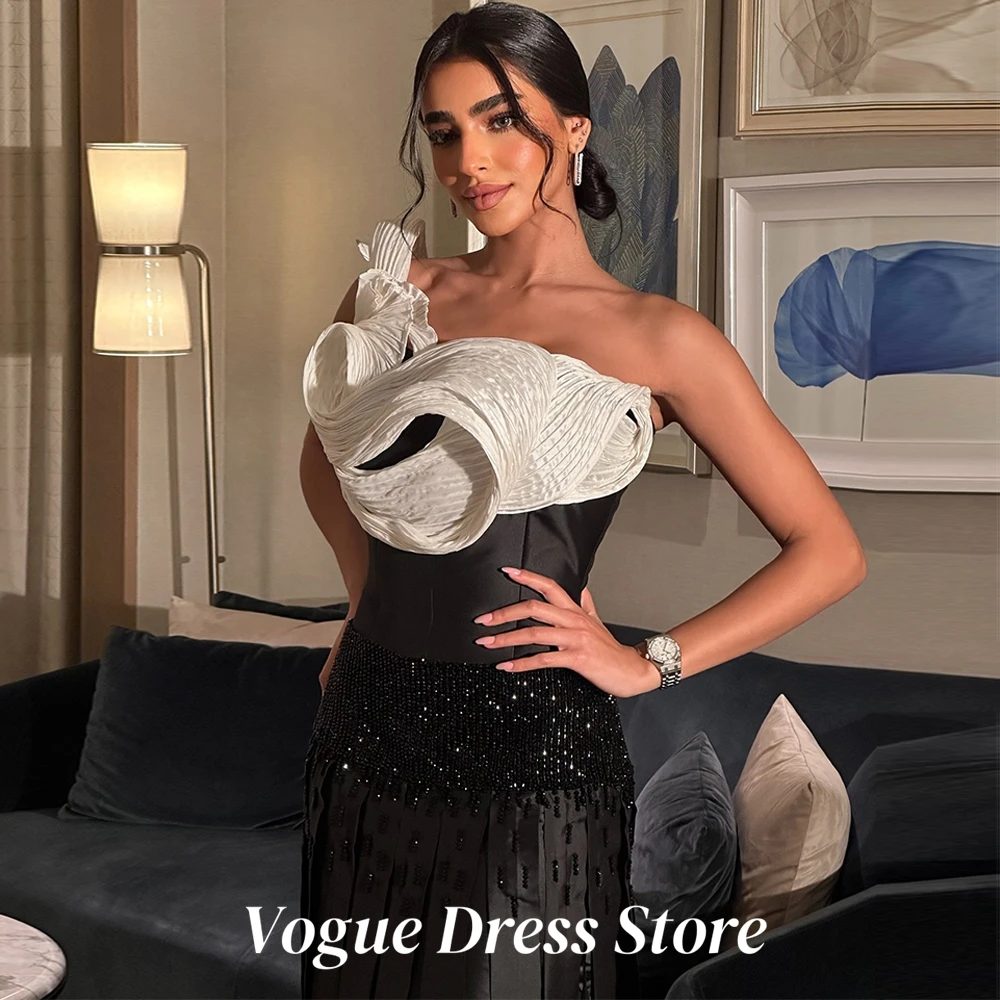 Contrasterende kleur satijnen avondjurk Prachtige één-schouder op maat gemaakte homecoming-jurken Delicate kralen Formele gelegenheidsjurken