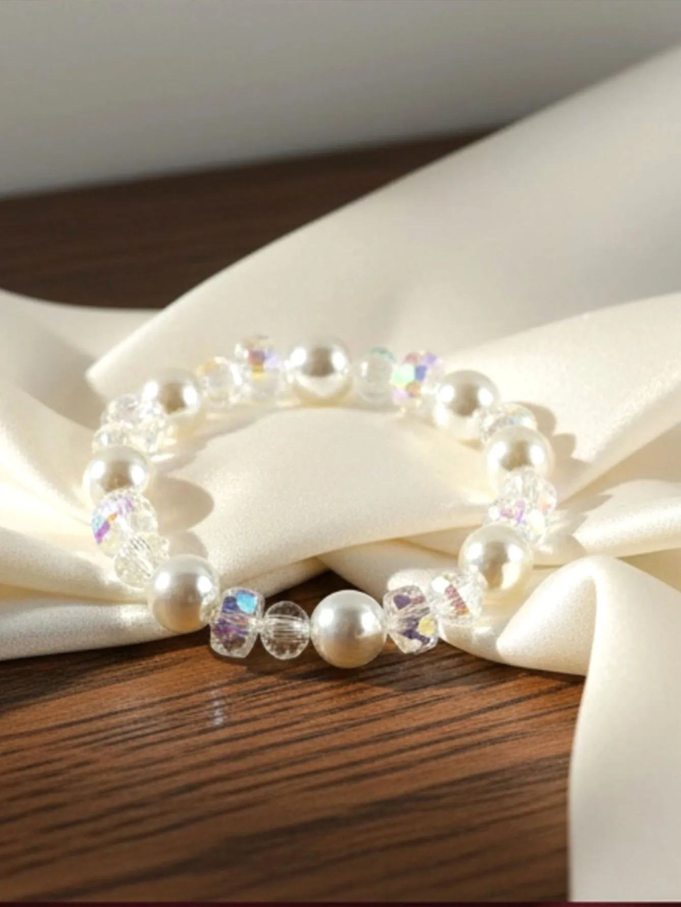 2025New اليدوية 10 مللي متر البلاستيك المطلي بالكهرباء تقليد اللؤلؤ مزيج المرأة سوار يمكن تقديمها كهدية