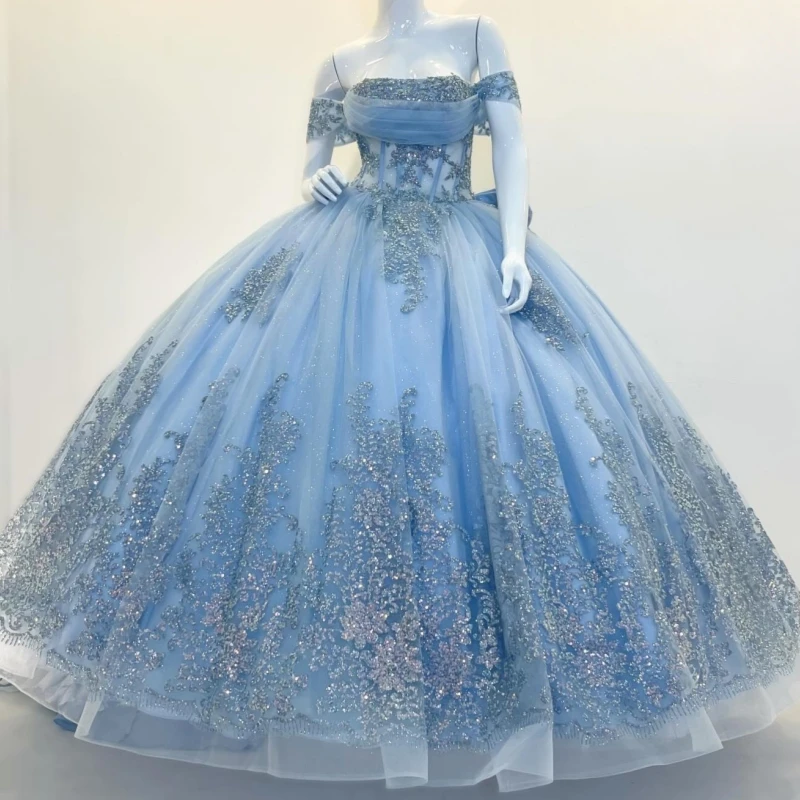 

Светло-голубое блестящее бальное платье для Quinceanera с пайетками, аппликациями, кружевом, бисером, кристаллами, бантом, тюлем, корсетом, открытыми плечами, для Sweet 16