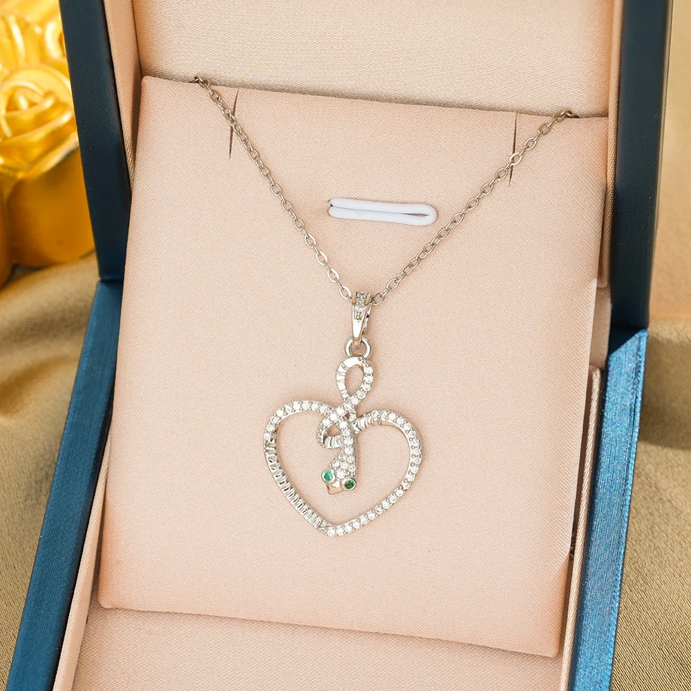 

The best-selling mini set zircon heart snake necklace, all-diamond collarbone chain, simple yet multi-functional accessory