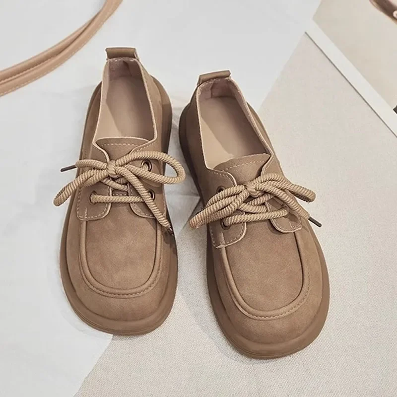 Sapatos plataforma de couro de microfibra macia para mulheres, mocassins marrons retrô, sola macia, sapatilhas casuais com cordões, primavera e outono